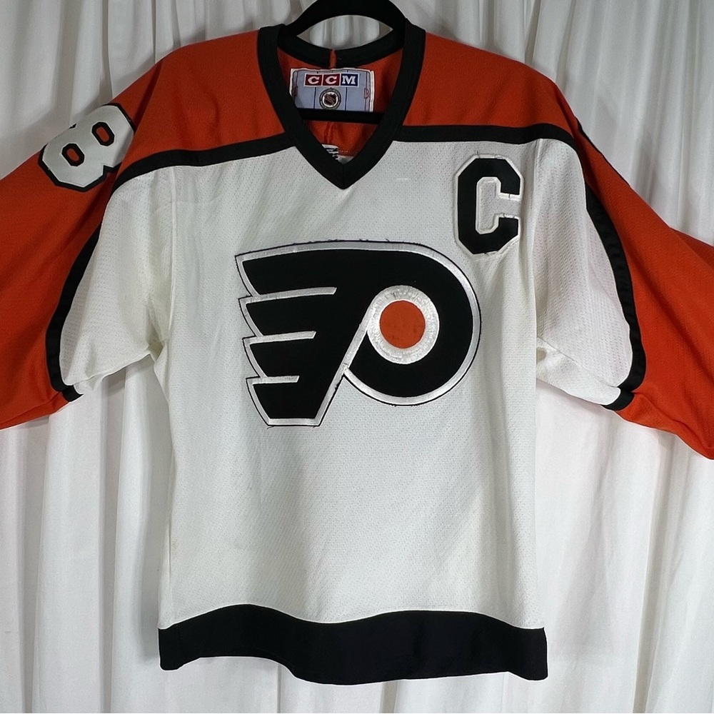 Vintage CCM Philadelphia Flyers Eric Lindros 88 NHL Captain Jersey  size S